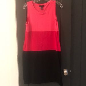 Sleeveless tri-color knit dress